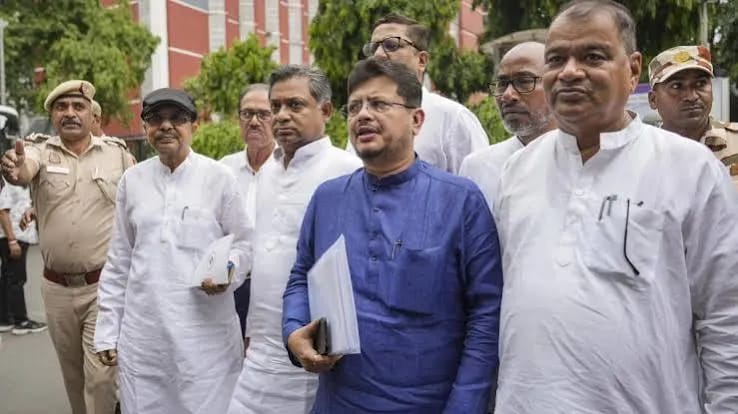West Bengal Assembly Sends Notices to 10 Rebel TMC MLAs Over Disqualification Plea West Bengal Assembly Sends Notices to 10 Rebel TMC MLAs Over Disqualification Plea