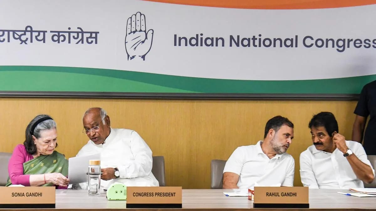 Kharge Accuses Modi Government of Hurting Students’ Future, Calls for Youth Education-to-Employment Roadmap Kharge Accuses Modi Government of Hurting Students’ Future, Calls for Youth Education-to-Employment Roadmap