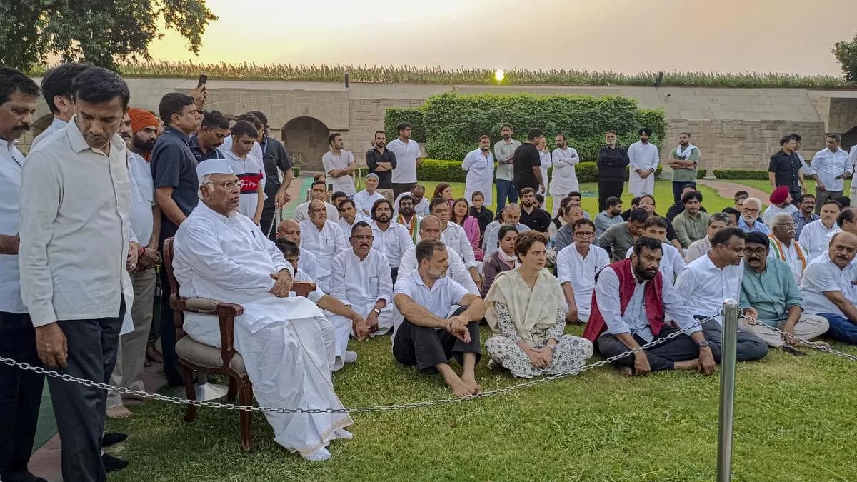 INDIA Bloc Leaders Protest at Rajghat, Demand CEC Gyanesh Kumar’s Removal; Vow to Continue Agitation INDIA Bloc Leaders Protest at Rajghat, Demand CEC Gyanesh Kumar’s Removal; Vow to Continue Agitation