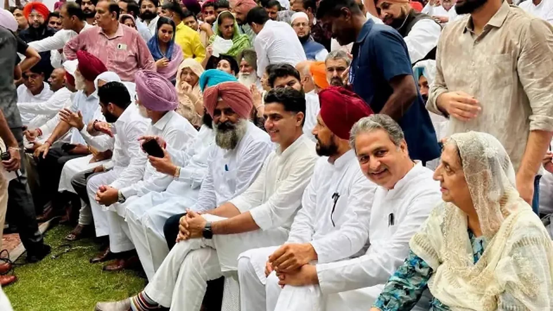 Pargat Singh Takes Charge as Punjab Congress President, Calls for Clean Politics Ahead of 2027 Polls Pargat Singh Takes Charge as Punjab Congress President, Calls for Clean Politics Ahead of 2027 Polls