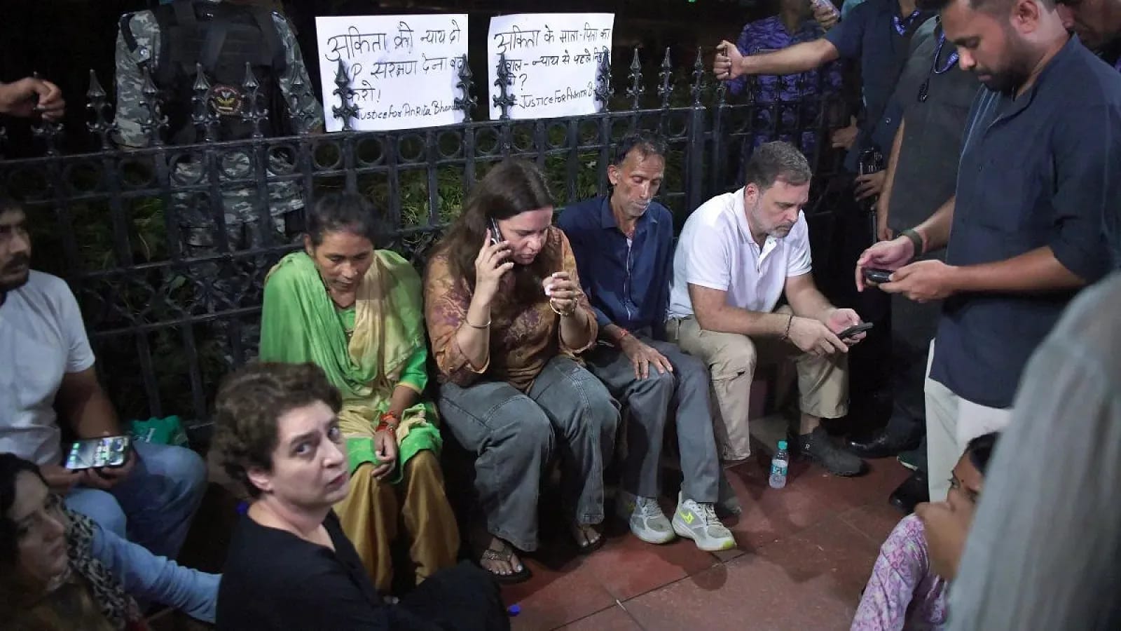Rahul Gandhi Joins India Gate Sit-In Over Ankita Bhandari Murder Case, Family Seeks Justice Rahul Gandhi Joins India Gate Sit-In Over Ankita Bhandari Murder Case, Family Seeks Justice