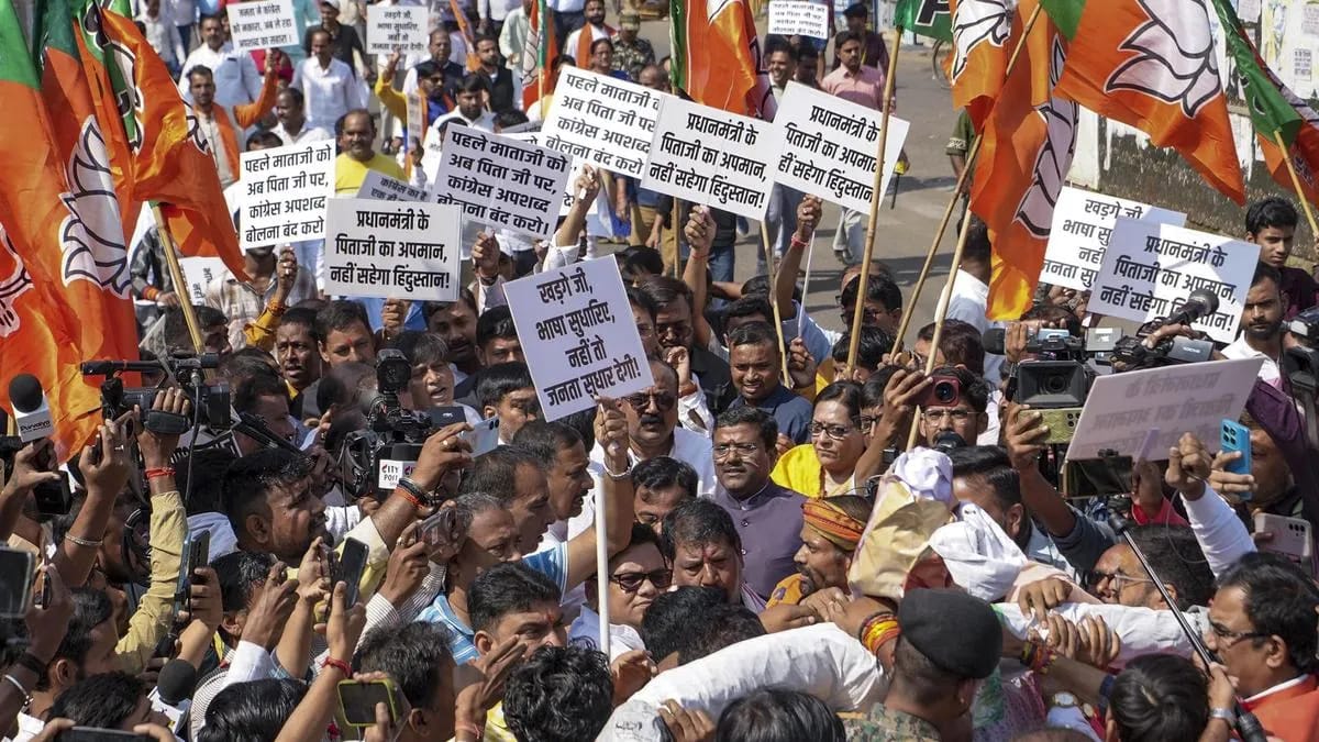 BJP Launches Nationwide Protests Against Mallikarjun Kharge Over Remarks on PM Modi’s Late Father BJP Launches Nationwide Protests Against Mallikarjun Kharge Over Remarks on PM Modi’s Late Father