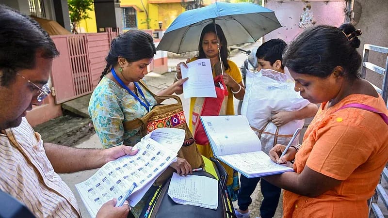 Karnataka SIR Row: FIR Over Alleged Bid to Delete 5,698 Bengaluru Voters, BJP-Congress Clash Intensifies Karnataka SIR Row: FIR Over Alleged Bid to Delete 5,698 Bengaluru Voters, BJP-Congress Clash Intensifies