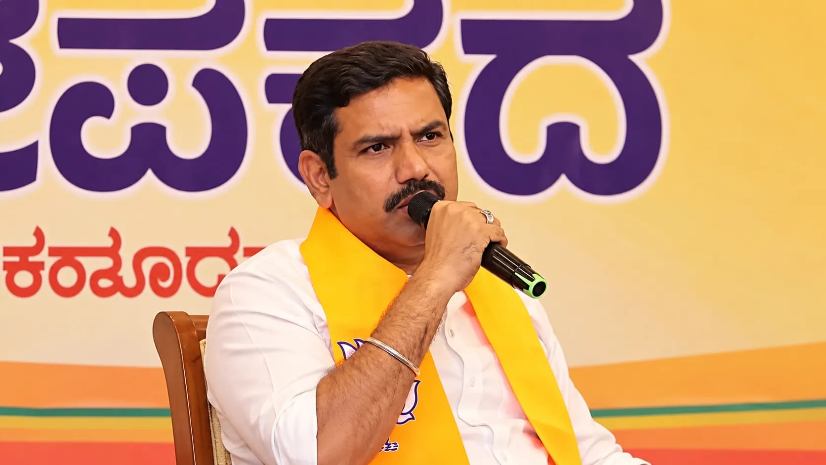 Karnataka Congress Leadership Row: BJP's B.Y. Vijayendra Raises Possibility of Another Chief Ministerial Change Karnataka Congress Leadership Row: BJP's B.Y. Vijayendra Raises Possibility of Another Chief Ministerial Change