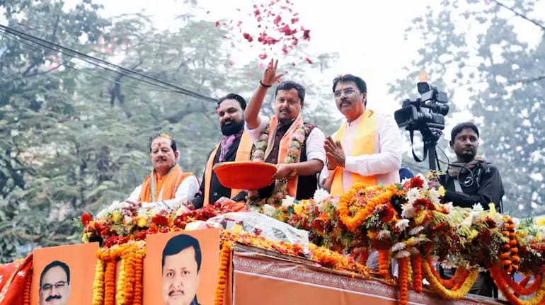 Uttar Pradesh Politics: BJP and SP Step Up Ground Campaign as 2027 Assembly Election Preparations Intensify Uttar Pradesh Politics: BJP and SP Step Up Ground Campaign as 2027 Assembly Election Preparations Intensify