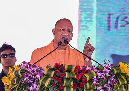 Yogi Adityanath Praises Modi’s Leadership, Says India Advancing with Democratic Stability and Economic Growth Yogi Adityanath Praises Modi’s Leadership, Says India Advancing with Democratic Stability and Economic Growth
