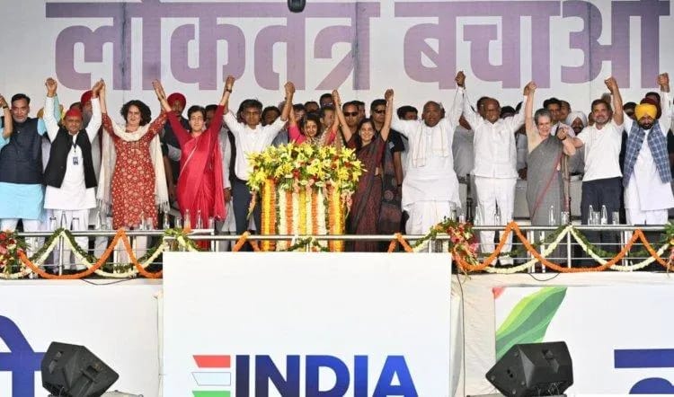 INDIA Bloc Gears Up for November 1 Mega Protest in Delhi: Rahul Gandhi's Appeal, 10 Lakh Target and Massive Preparations INDIA Bloc Gears Up for November 1 Mega Protest in Delhi: Rahul Gandhi's Appeal, 10 Lakh Target and Massive Preparations