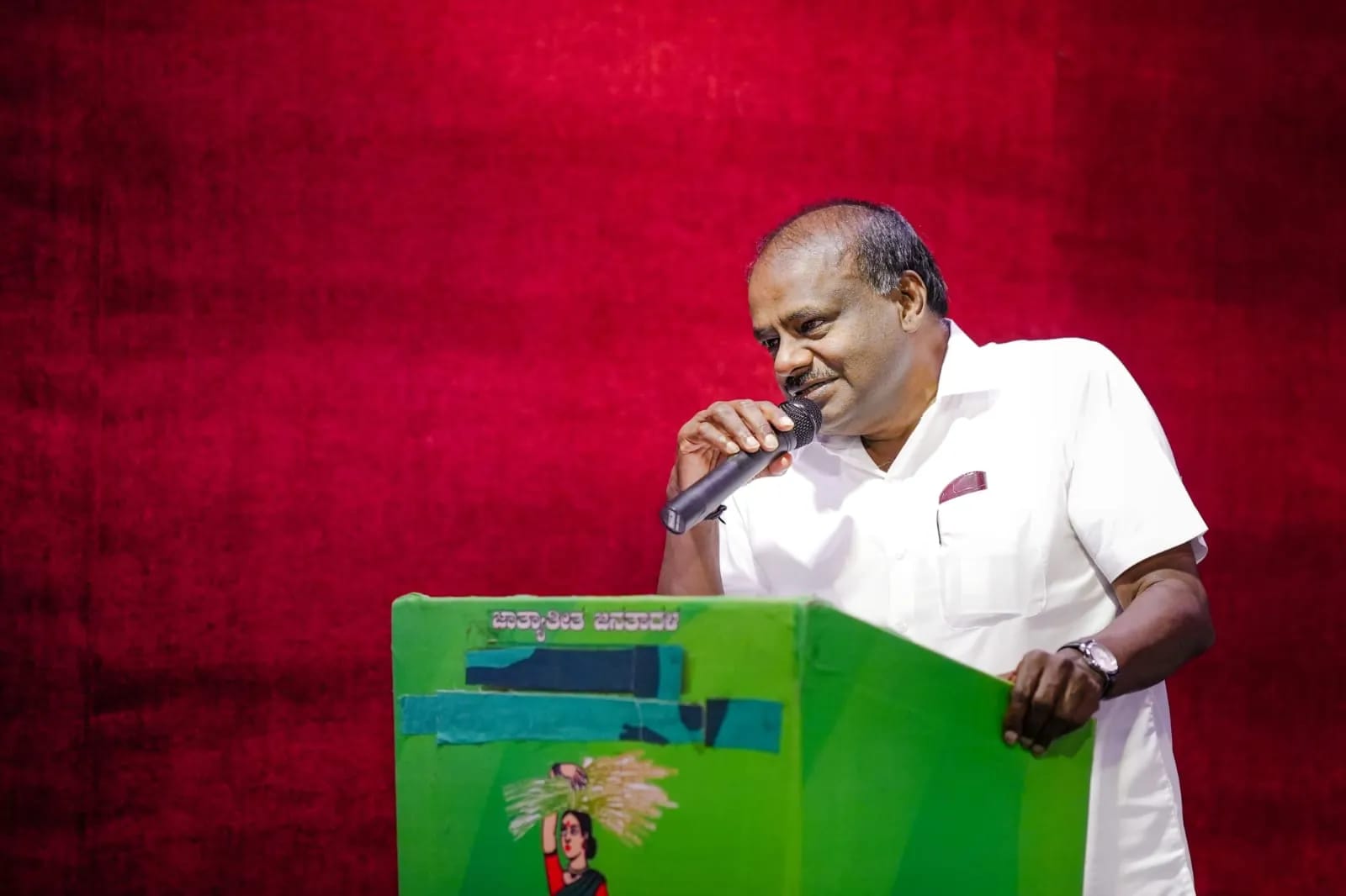 Karnataka Sting Operation Row: Kumaraswamy Accuses Shivakumar, Kharge of Political Conspiracy. Karnataka Sting Operation Row: Kumaraswamy Accuses Shivakumar, Kharge of Political Conspiracy.