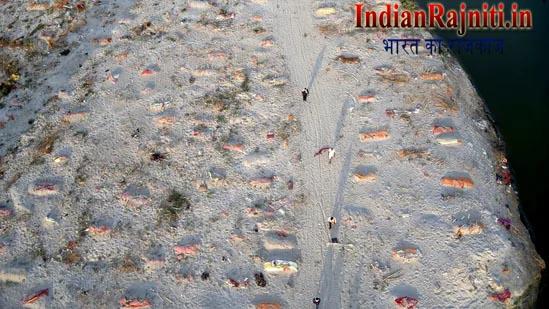 Death-bodies-floating-in-Ganga-river1 AAP & SP Parties Claim to UP CM Unable to handle Death bodies are floating in Ganga River