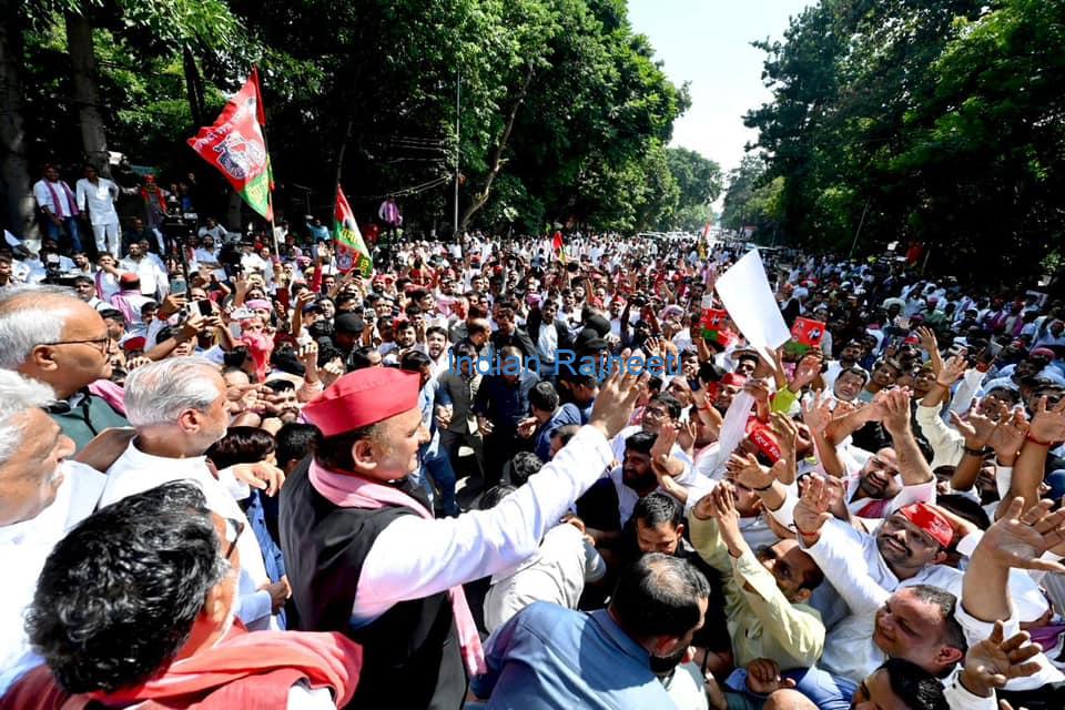Yadav-2 Akhilesh Yadav says 'Nitish Kumar should withdraw NDA support'